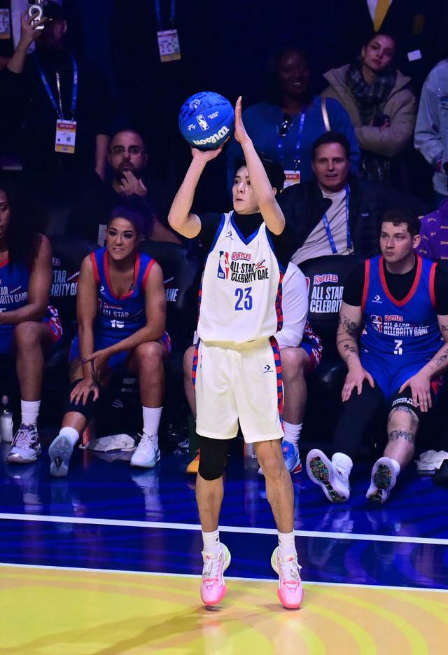 雷速官网-NBA兰多夫遭遇伤病困扰，或缺席季后赛