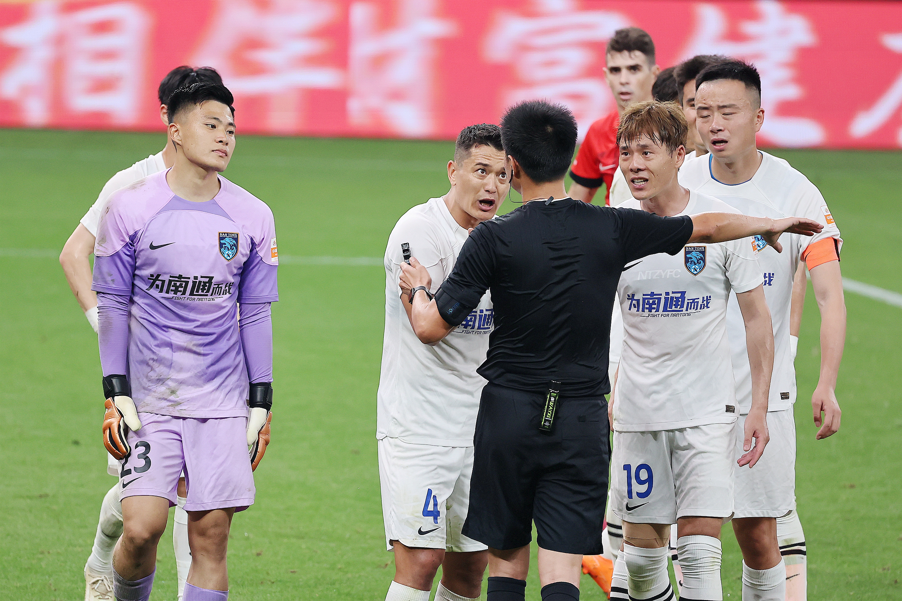 上港客场战胜权健，奥斯卡梅开二度帮助球队获胜