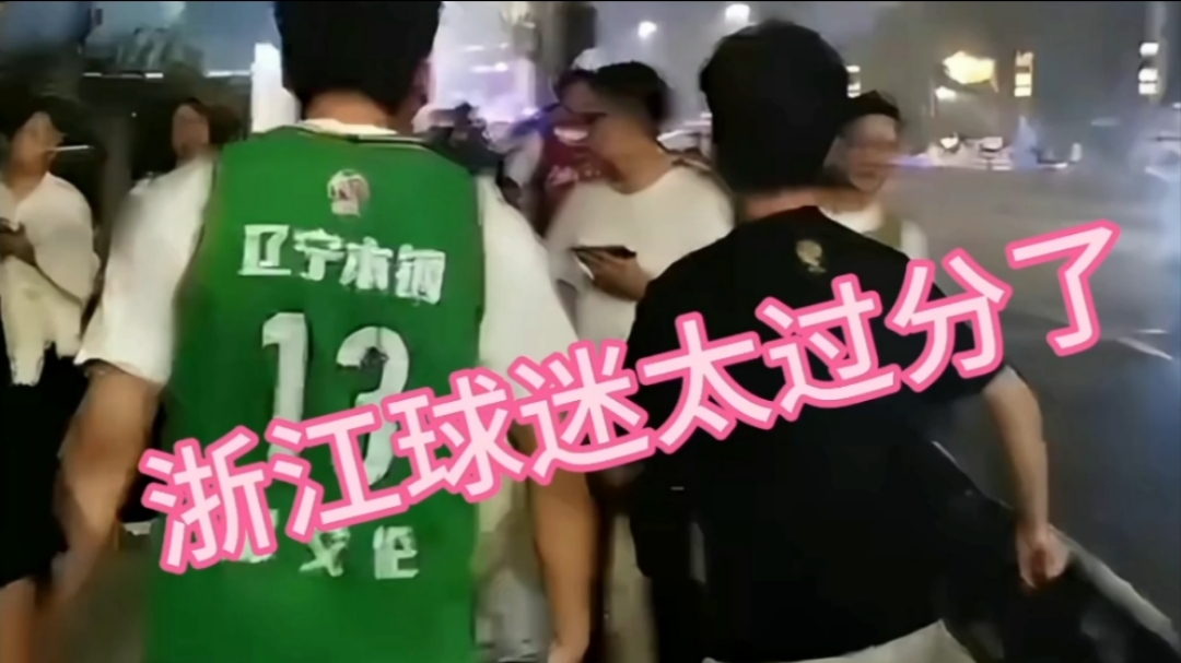 雷速-江苏球迷热情高涨，为主队助威呐喊