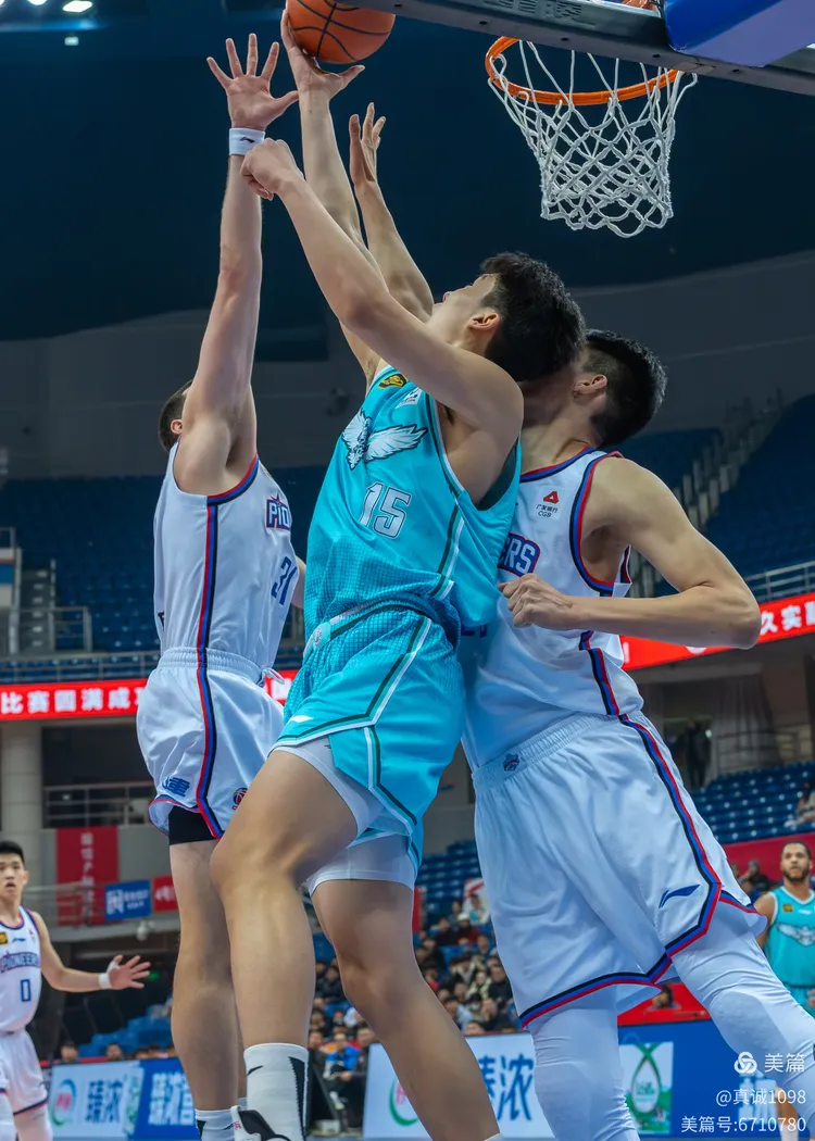 天津男篮击败福建队，终结连败
