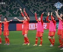 捷克女足英勇作战，晋级赛场气吞云川