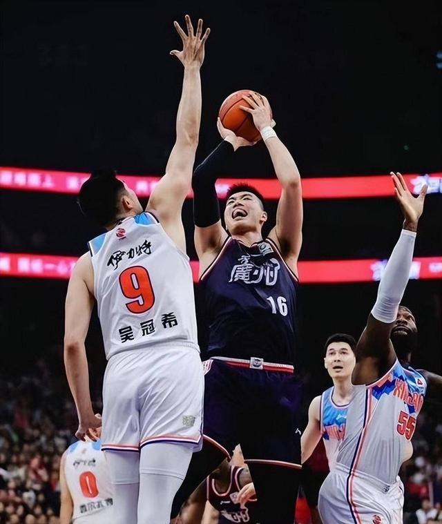 广厦男篮在近期的比赛中展现出强大实力