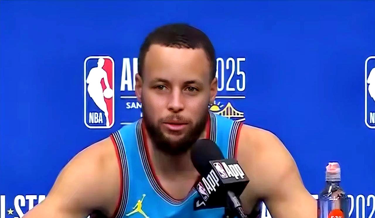 篮球球员勇夺全明星赛MVP
