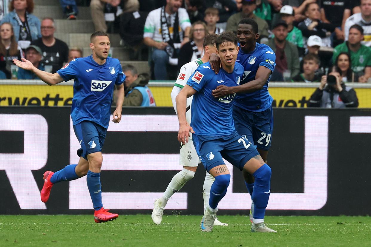 霍芬海姆临近赛季尾声,球队面临保级压力 霍芬海姆临近赛季尾声,球队面临保级压力