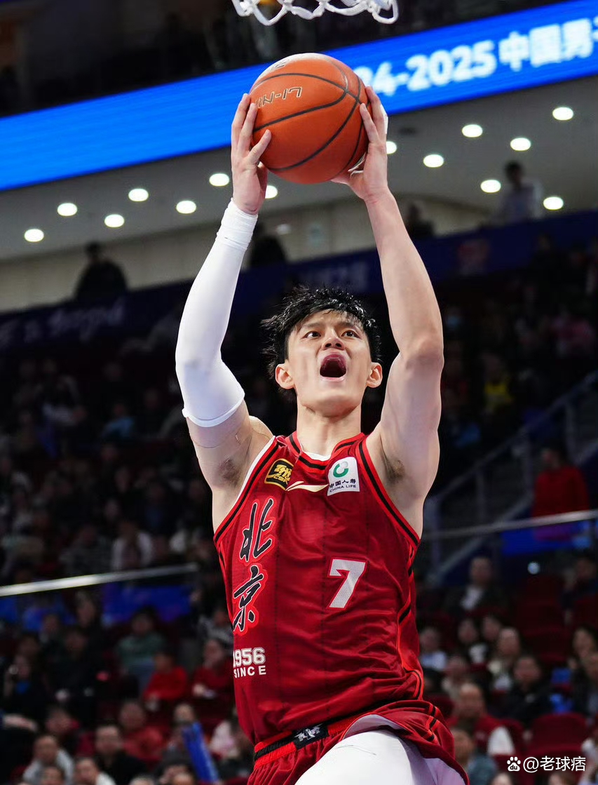 吉林队在关键时刻挺身而出,夺得比赛胜利 吉林队在关键时刻挺身而出,夺得比赛胜利