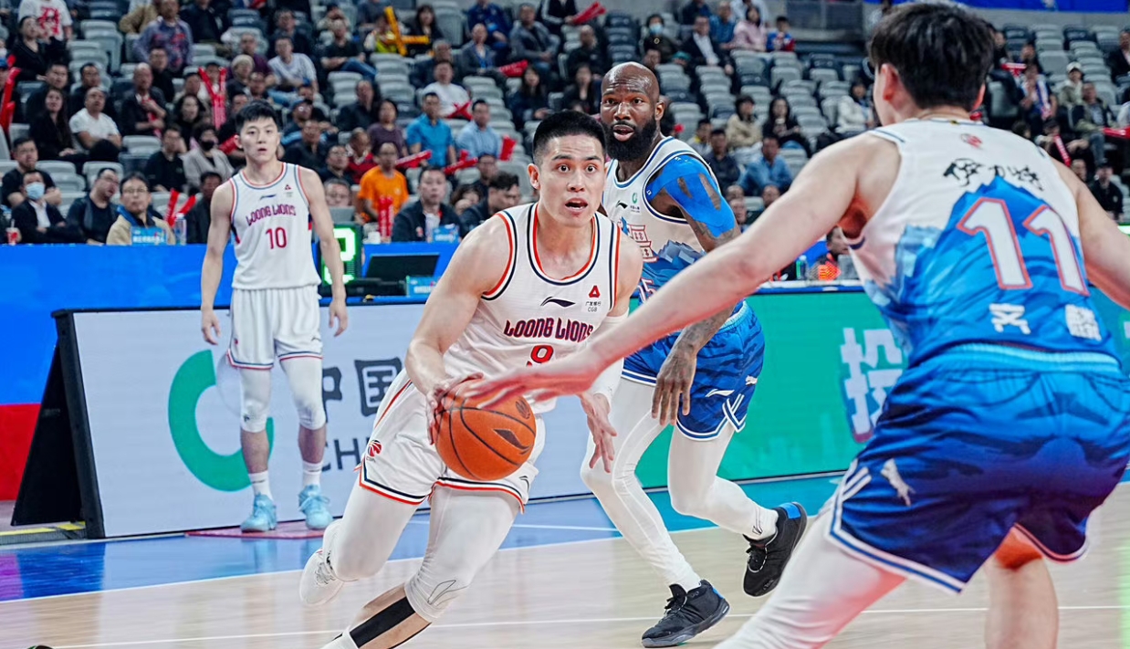 雷速直播-火箭队内线碾压，顺利晋级下一轮