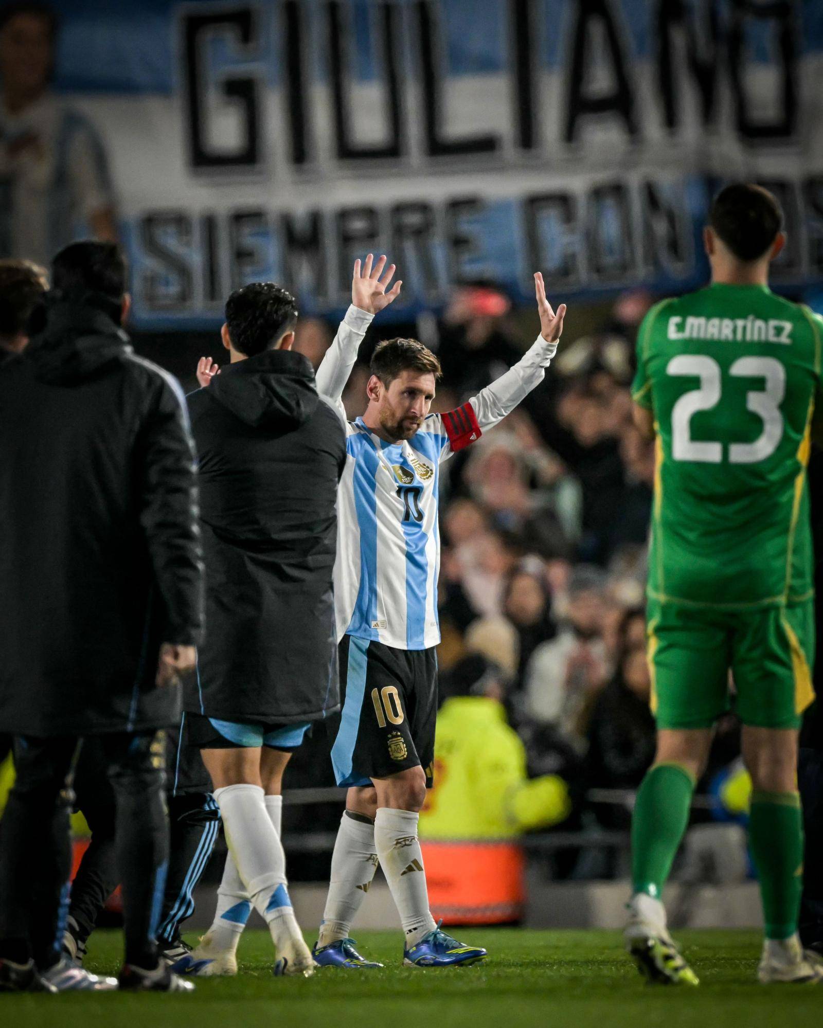 梅西因伤缺席关键比赛,对球队造成影响 梅西因伤缺席关键比赛,对球队造成影响