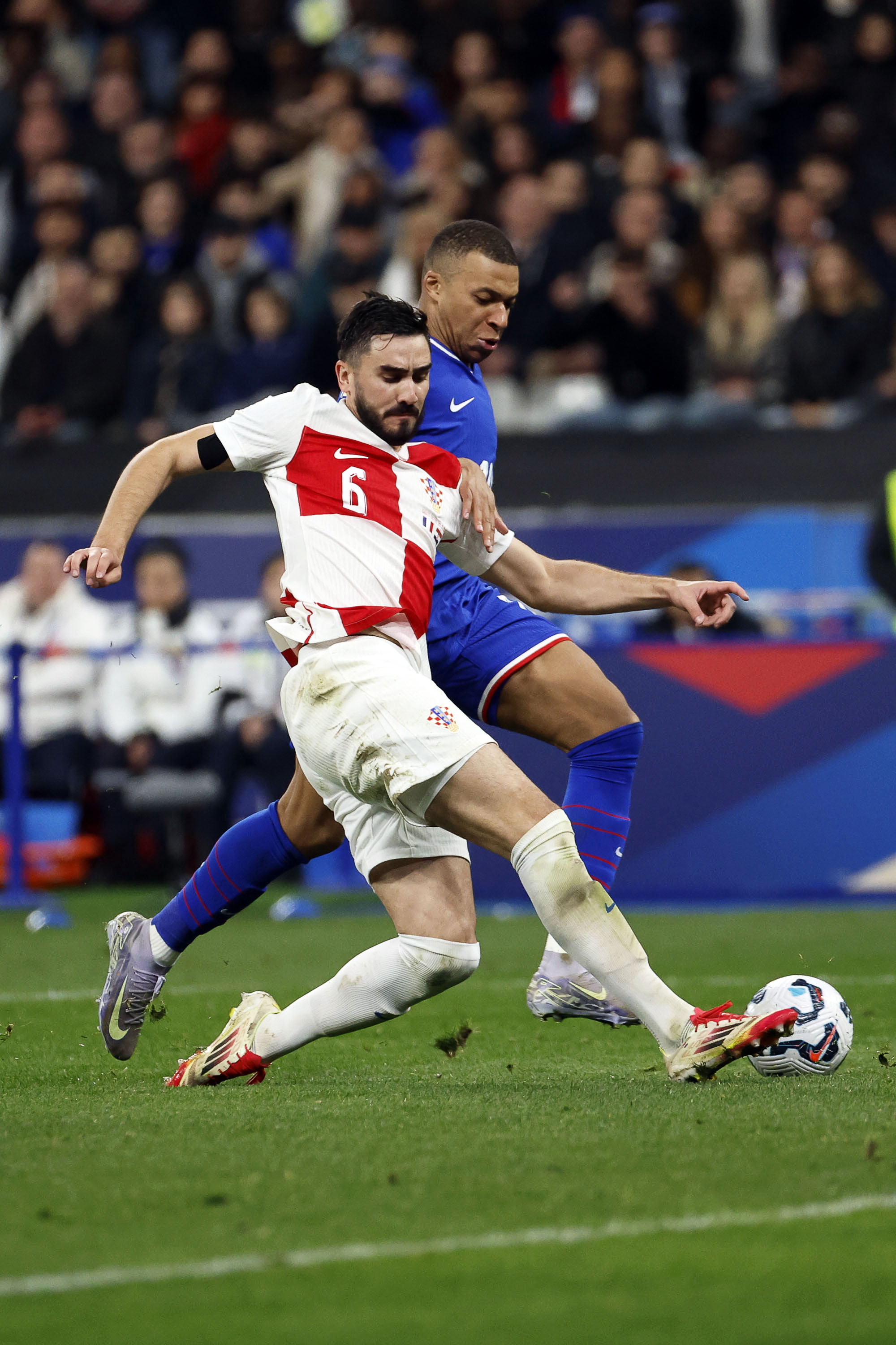 欧国联赛半决赛精彩回放，球迷欢呼不已