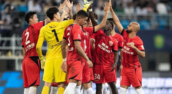 雷速官网-上港主场大胜，实力压制对手，稳坐榜首