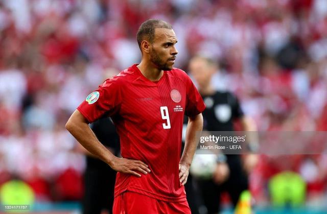 芬兰队逼平乌克兰，表现稳定